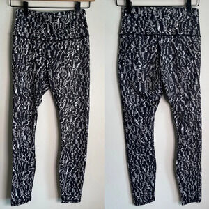 Guru Active all over print high waist leggings size small